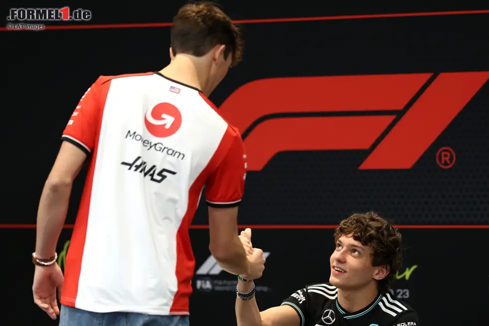 Foto zur News: Andrea Kimi Antonelli und Oliver Bearman (Haas)