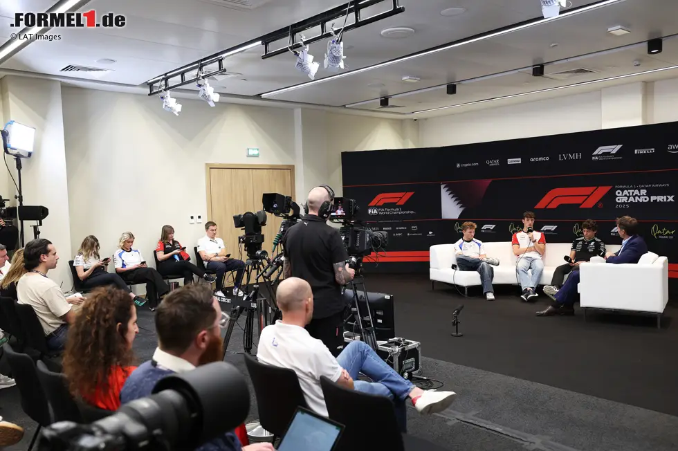 Foto zur News: Andrea Kimi Antonelli, Oliver Bearman (Haas) und Liam Lawson (Racing Bulls)