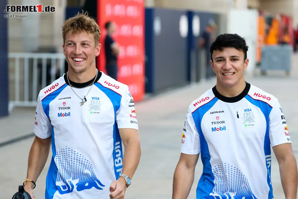 Foto zur News: Liam Lawson (Racing Bulls) und Isack Hadjar (Racing Bulls)