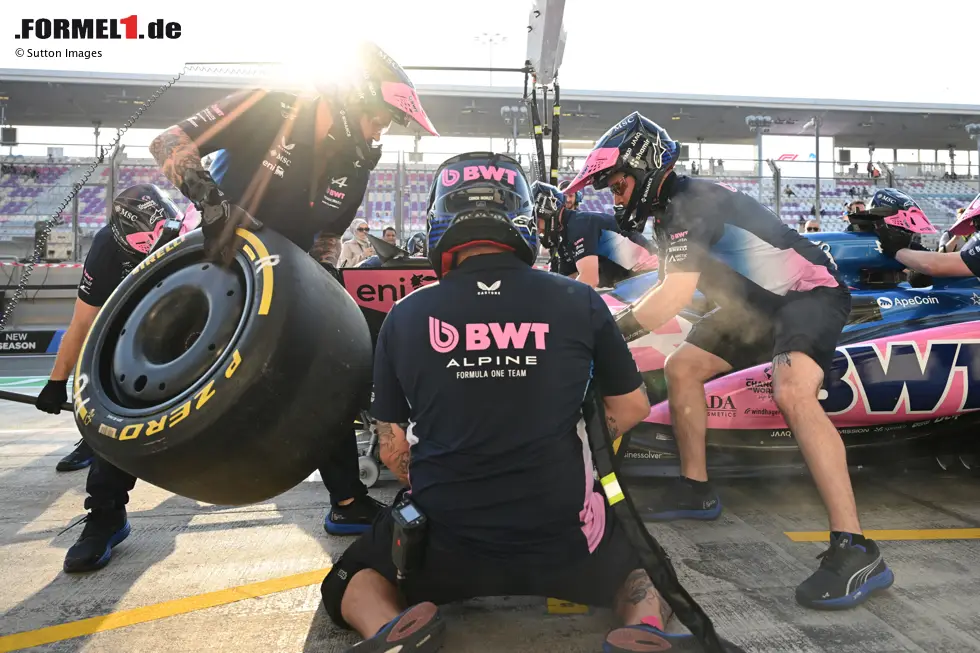 Foto zur News: Boxenstopp-Training bei Alpine