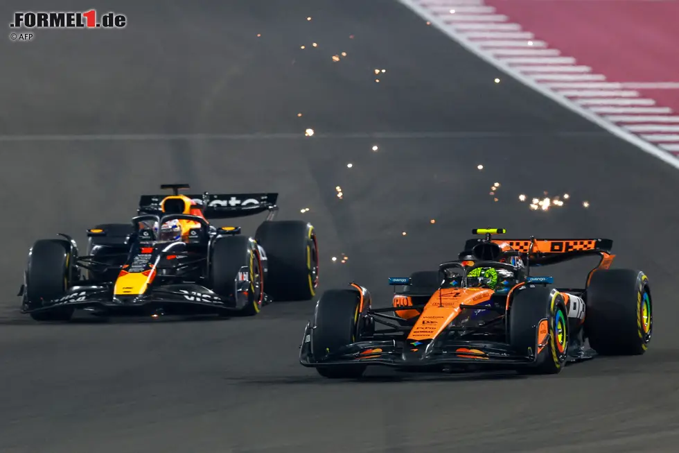 Foto zur News: Lando Norris (McLaren) und Max Verstappen (Red Bull)
