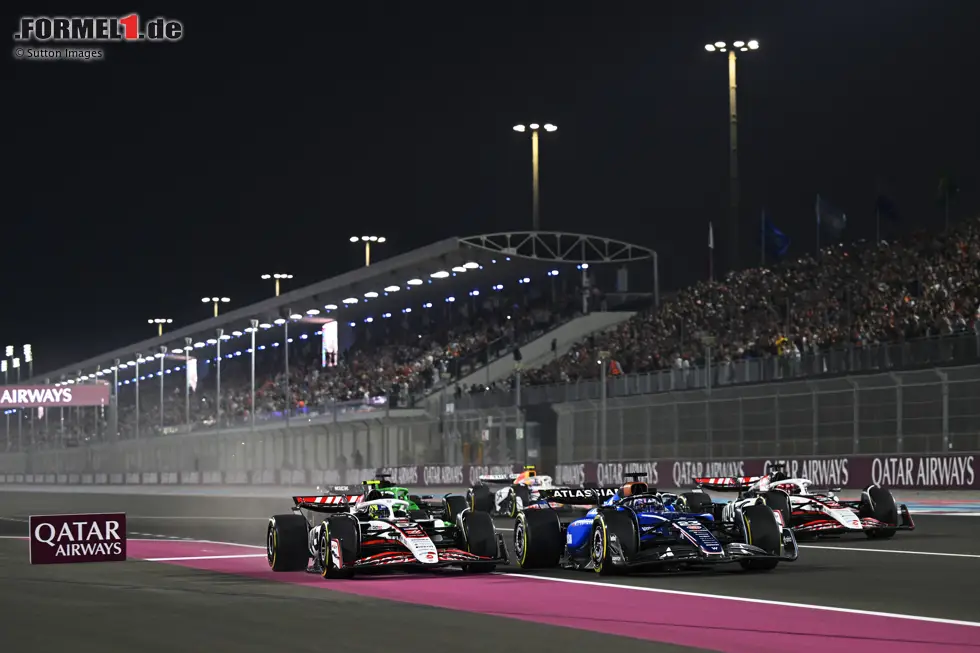 Foto zur News: Alexander Albon (Williams) und Oliver Bearman (Haas)