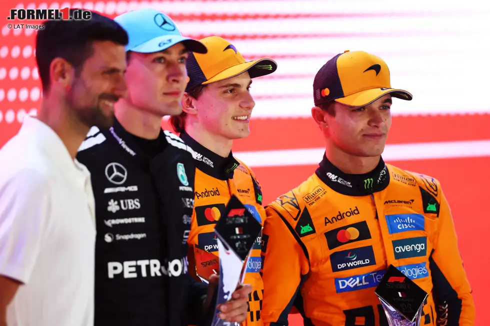 Foto zur News: Oscar Piastri (McLaren), George Russell (Mercedes) und Lando Norris (McLaren)