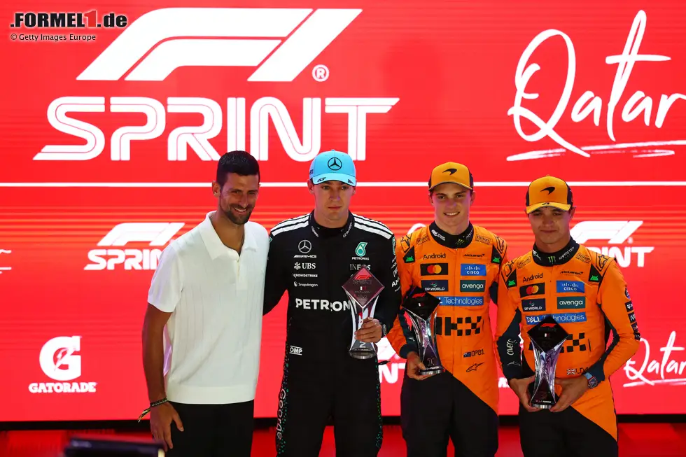 Foto zur News: Oscar Piastri (McLaren), George Russell (Mercedes), Lando Norris (McLaren) und Mark Thompson
