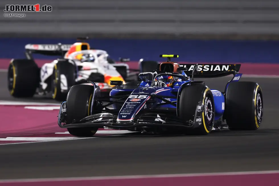 Foto zur News: Carlos Sainz (Williams) und Isack Hadjar (Racing Bulls)