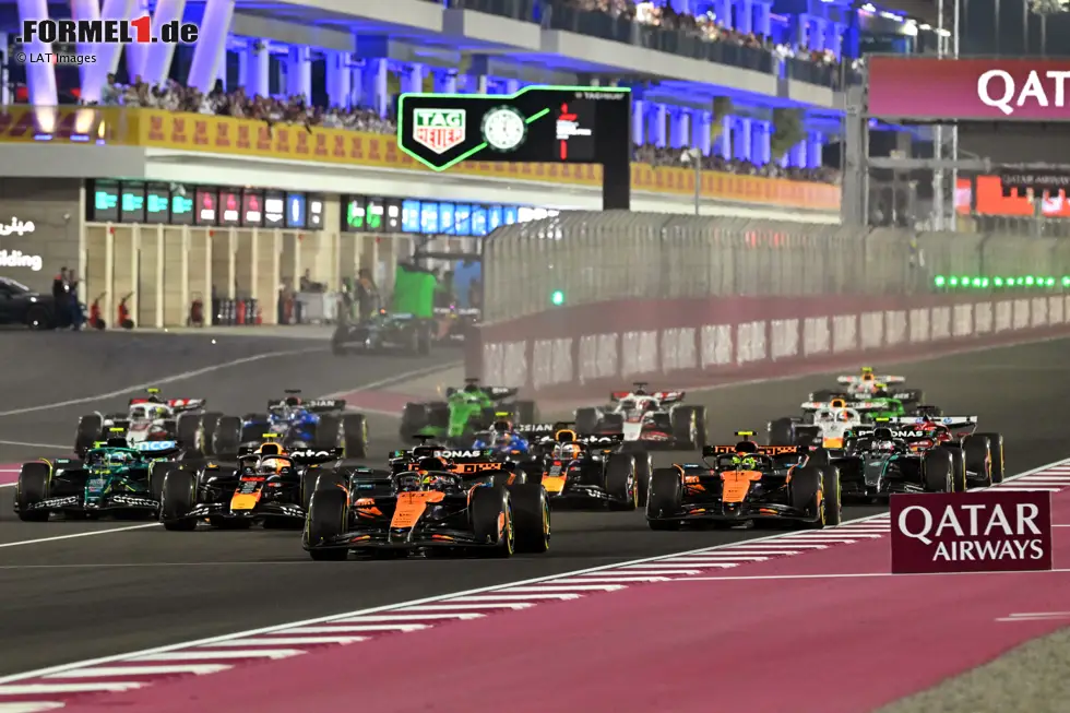 Foto zur News: Oscar Piastri (McLaren), George Russell (Mercedes), Yuki Tsunoda (Red Bull) und Lando Norris (McLaren)