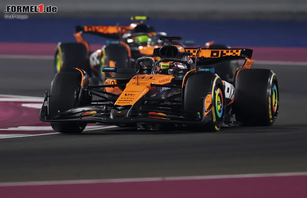 Foto zur News: Oscar Piastri (McLaren) und Lando Norris (McLaren)