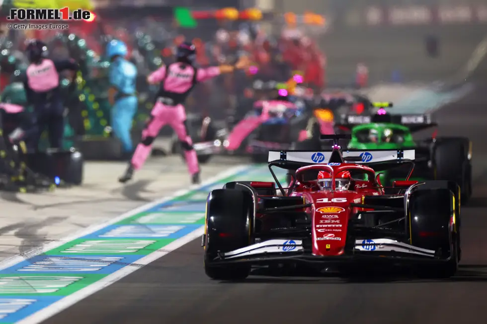 Foto zur News: Charles Leclerc (Ferrari) und Gabriel Bortoleto (Sauber)