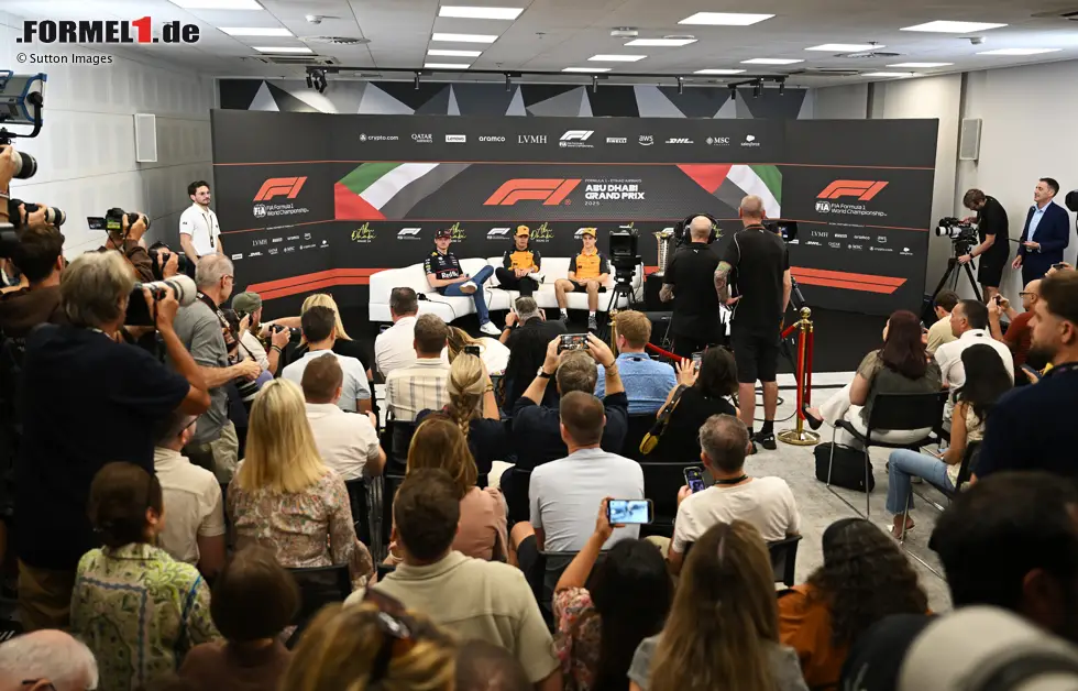 Foto zur News: Max Verstappen (Red Bull), Lando Norris (McLaren) und Oscar Piastri (McLaren)