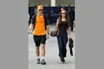 Foto zur News: Oscar Piastri (McLaren) mit Lily Zneimer