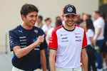 Foto zur News: Alexander Albon (Williams) und Esteban Ocon (Haas)