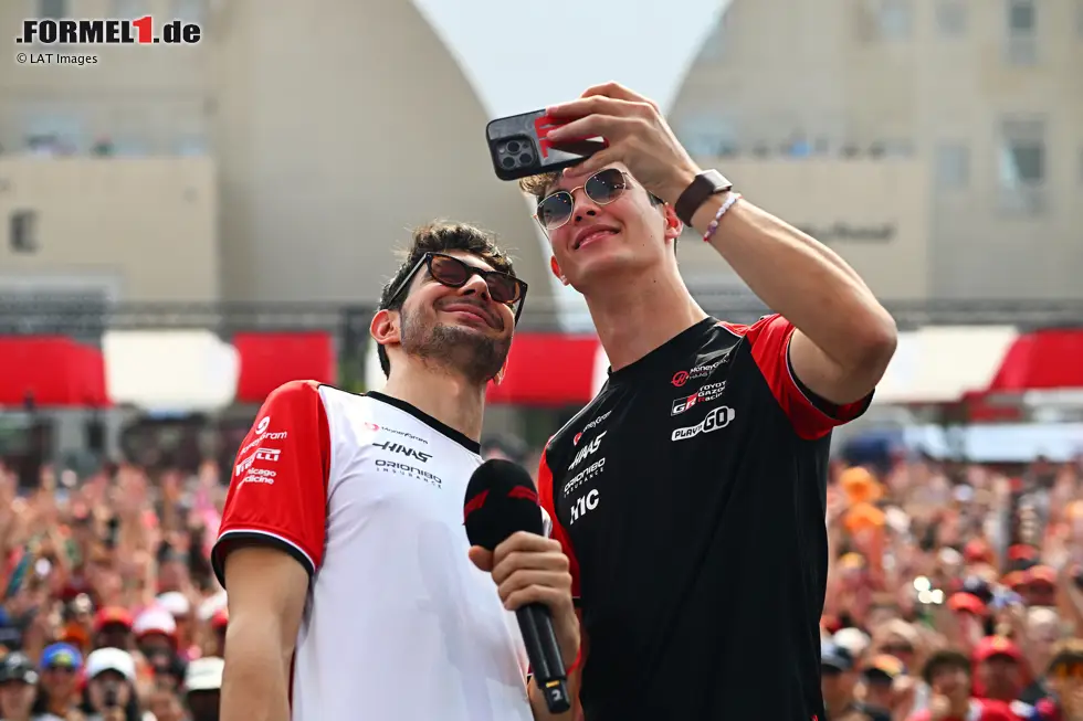 Foto zur News: Esteban Ocon (Haas) und Oliver Bearman (Haas)