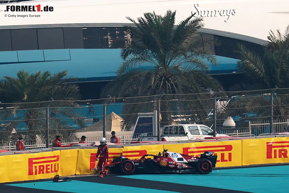 Foto zur News: Lewis Hamilton (Ferrari) und Mark Thompson