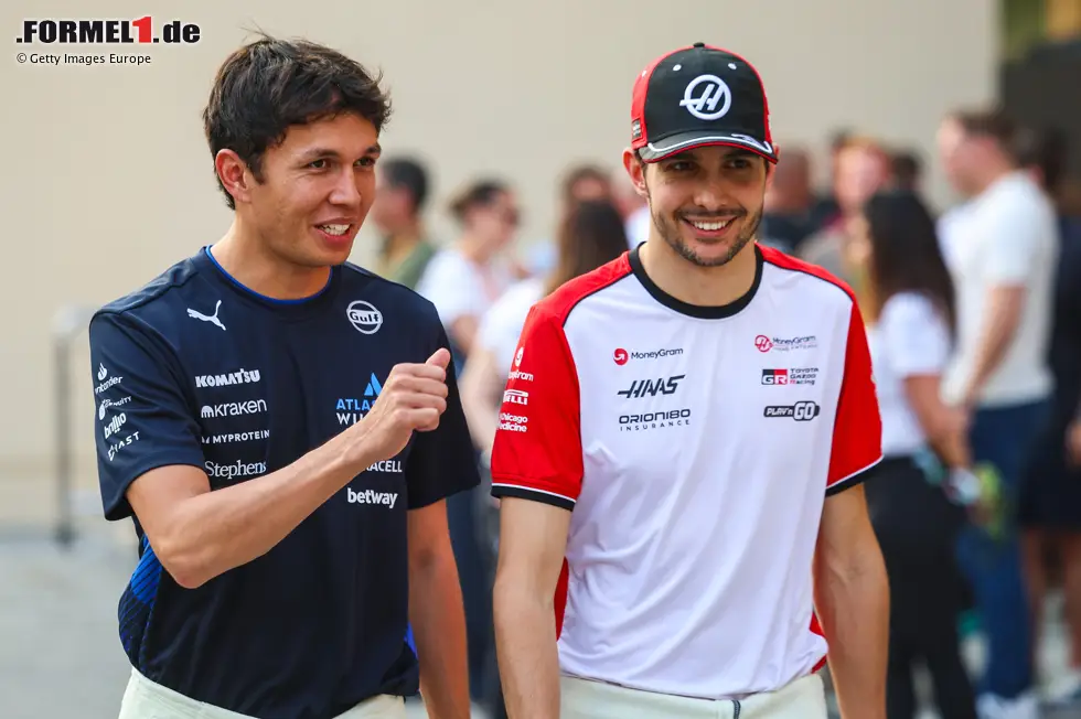 Foto zur News: Alexander Albon (Williams) und Esteban Ocon (Haas)