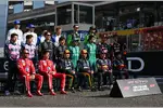 Foto zur News: Gruppenfoto der Fahrer