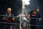 Foto zur News: Max Verstappen (Red Bull) und Lando Norris (McLaren)