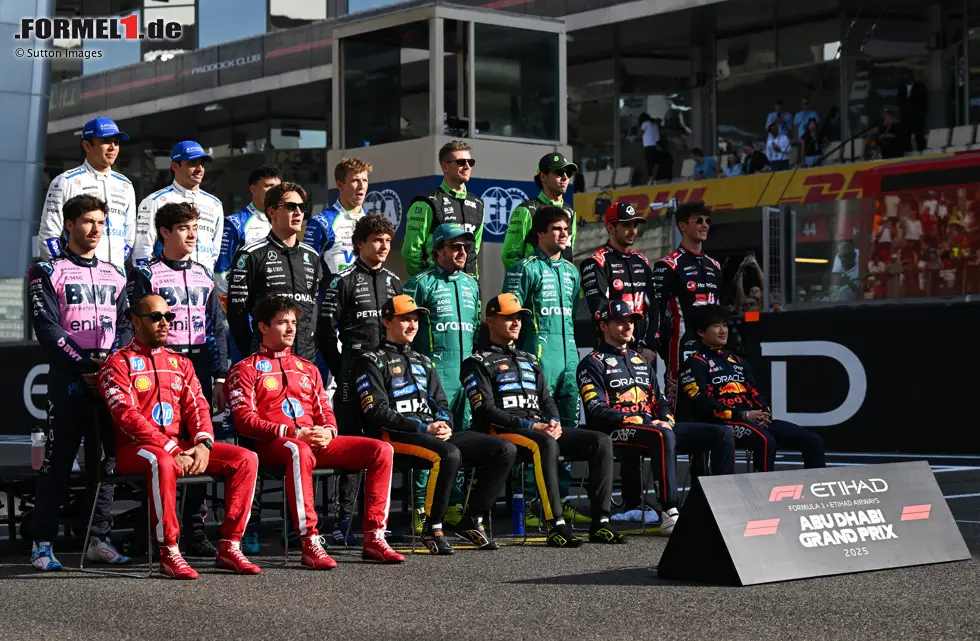 Foto zur News: Gruppenfoto der Fahrer