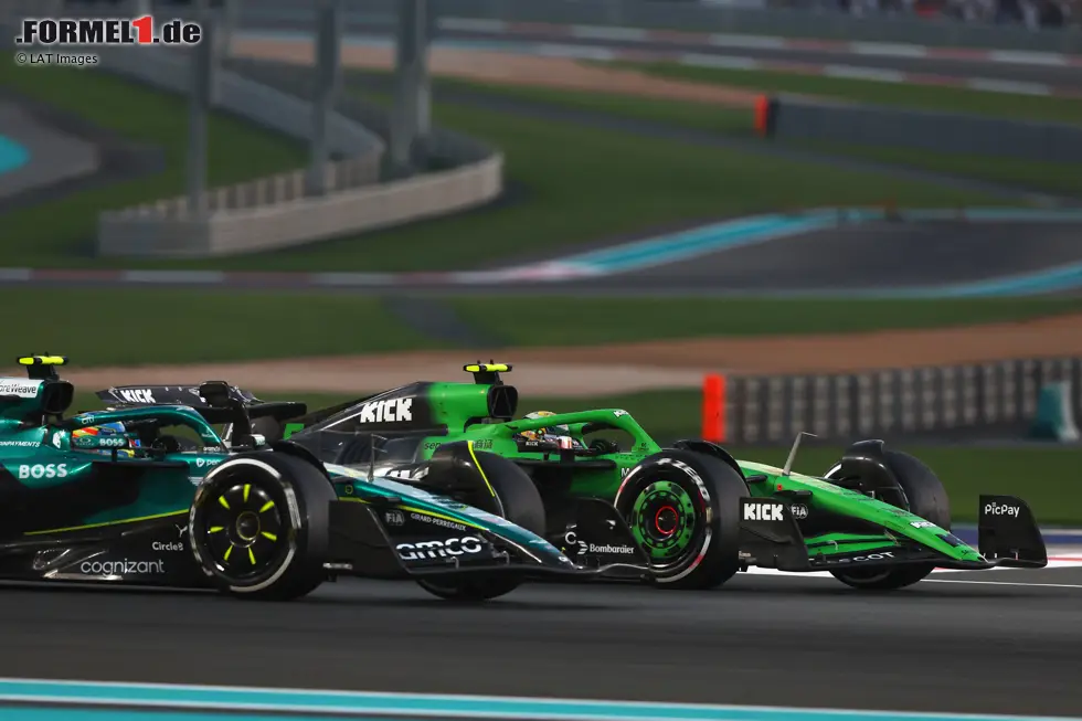 Foto zur News: Fernando Alonso (Aston Martin) und Gabriel Bortoleto (Sauber)