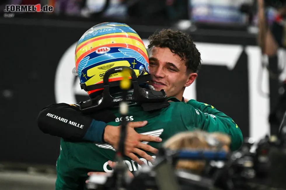 Foto zur News: Lando Norris (McLaren) und Fernando Alonso (Aston Martin)