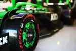 Foto zur News: Pirelli-Reifen am Auto von Gabriel Bortoleto (Sauber)