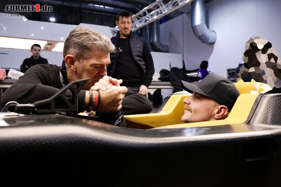 Foto zur News: Valtteri Bottas bei Cadillac mit Teamchef Graeme Lowdon