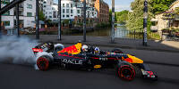 Gallerie: Formel 1 trifft Fußball: Im Red-Bull-Auto durch Leipzig