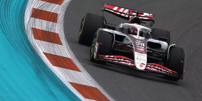Foto zur News: Ocon lobt Haas-Entwicklung