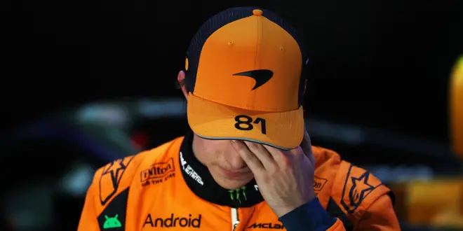 Foto zur News: McLaren wirft den Sieg weg!