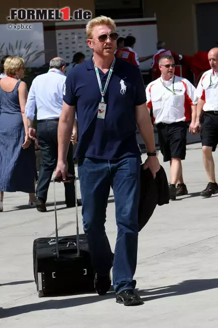 Ein treuer Mercedes-Fan: Boris "Bumm-Bumm" Becker, der als eines der stimmberechtigten Jurymitglieder dem Brawn-Team und Jenson Button zu einem Laureus-Award verholfen hatte, flog direkt nach der Laureus-Gala in Abu Dhabi nach Bahrain. Seine Frau Sharlely schnupperte als charmante Begleitung zum ersten Mal Paddock-Luft. Foto zur News: Ein treuer Mercedes-Fan: Boris "Bumm-Bumm" Becker, der als eines der stimmberechtigten Jurymitglieder dem Brawn-Team und Jenson Button zu einem Laureus-Award verholfen hatte, flog direkt nach der Laureus-Gala in Abu Dhabi nach Bahrain. Seine Frau Sharlely schnupperte als charmante Begleitung zum ersten Mal Paddock-Luft.