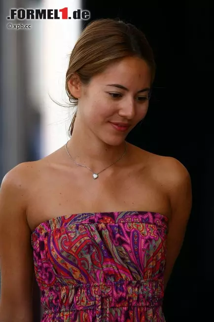 Foto zur News: In Abwesenheit von Lewis Hamiltons alter und neuer Flamme Nicole Scherzinger (Pussycat Dolls) ging der inoffizielle Titel der "Miss Grand Prix" an das Unterwäschemodel Jessica Michibata, liiert mit Hamiltons Teamkollege Jenson Button. Zumindest dieses Duell gewann Button also, denn auf der Strecke hatte er klar das Nachsehen...