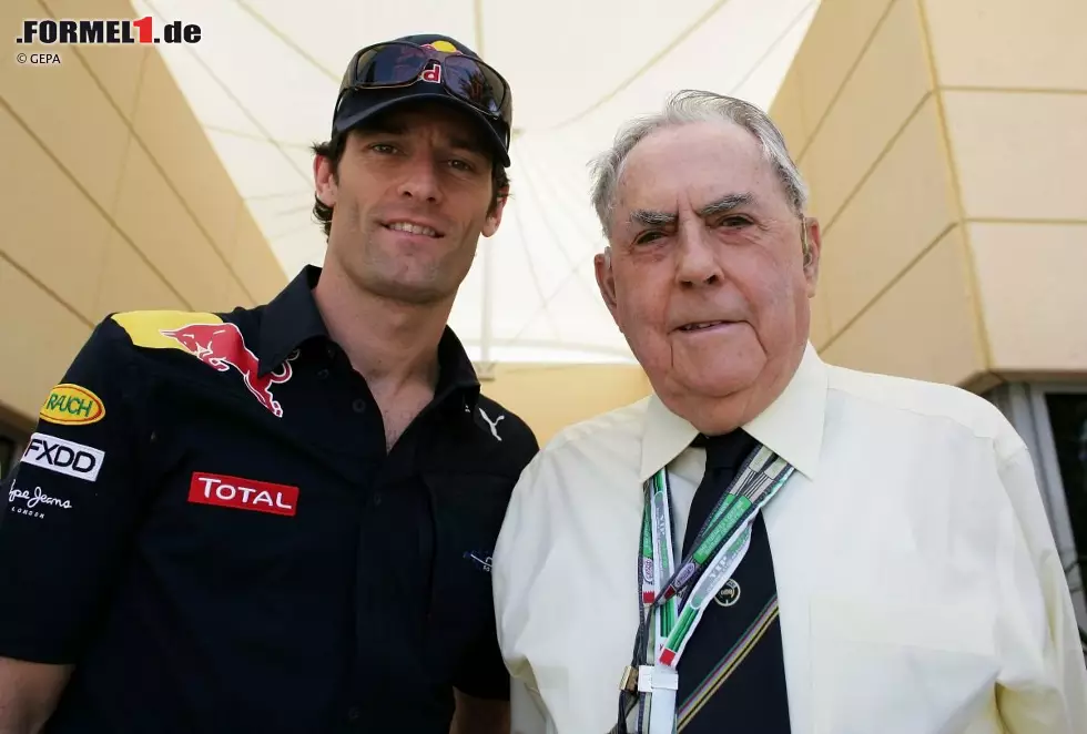 Foto zur News: Große Ehre für Mark Webber: Der Australier bekam Besuch von seinem Landsmann Jack Brabham, dem er eines Tages als Formel-1-Weltmeister nachfolgen möchte. Brabham hält viel von Webber, verfolgt die Formel 1 aber nur noch selten vor Ort. Grund dafür ist seine schwere Nierenerkrankung, wegen der er regelmäßig zur Dialyse muss.
