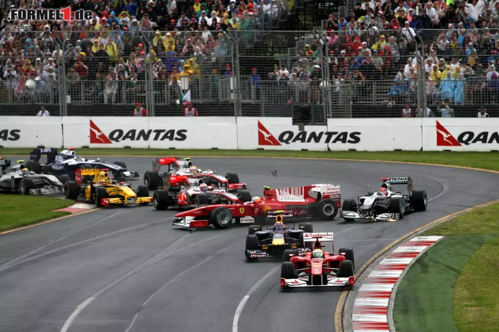 Tuttosport (Italien): "'Schumi', eine Qual! Er fährt wie ein ehemaliger Pilot. Alonso ruiniert ihm das Rennen in der ersten Kurve, doch während der neue König von Maranello wieder auf die Strecke zurückkehrt und für Bewunderung sorgt, zählt der Ex-Ferrari-Pilot zu den Letzten des Feldes. Die Frage ist immer dieselbe: Ist er für dieses Resultat in die Formel 1 zurückgekehrt?" Foto zur News: Tuttosport (Italien): "'Schumi', eine Qual! Er fährt wie ein ehemaliger Pilot. Alonso ruiniert ihm das Rennen in der ersten Kurve, doch während der neue König von Maranello wieder auf die Strecke zurückkehrt und für Bewunderung sorgt, zählt der Ex-Ferrari-Pilot zu den Letzten des Feldes. Die Frage ist immer dieselbe: Ist er für dieses Resultat in die Formel 1 zurückgekehrt?"