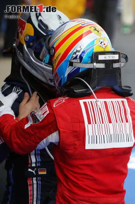 Corriere della Sera (Italien): "Webber, das Känguru, feiert seinen dritten Sieg. Alonso mit seinem Glück erobert den zweiten Platz und verdirbt Red Bull einen Tag, der perfekt hätte sein können. Ferrari wächst, doch fragwürdig sind die Leistungen Massas, der nicht den Erwartungen Maranellos entspricht." Foto zur News: Corriere della Sera (Italien): "Webber, das Känguru, feiert seinen dritten Sieg. Alonso mit seinem Glück erobert den zweiten Platz und verdirbt Red Bull einen Tag, der perfekt hätte sein können. Ferrari wächst, doch fragwürdig sind die Leistungen Massas, der nicht den Erwartungen Maranellos entspricht."