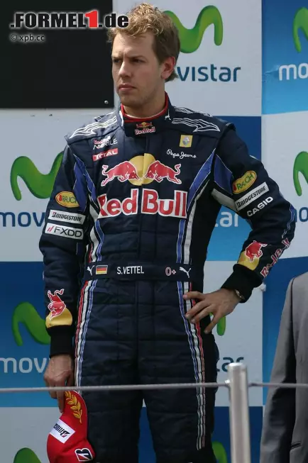 Corriere dello Sport (Italien): "Red Bull, ein fragiles Juwel, siegt. Vettel ist zum zweiten Mal in der Saison von Bremsproblemen belastet. Auch McLaren und Ferrari haben Zuverlässigkeitsprobleme. In Barcelona sieht man endlich den alten Schumacher wieder. Nicht so sehr wegen des vierten Platzes, sondern wegen seiner Fähigkeit, die Kollegen zu irritieren. Schumacher ärgert Button. Die eroberten Punkte stimmen ihn optimistisch." Foto zur News: Corriere dello Sport (Italien): "Red Bull, ein fragiles Juwel, siegt. Vettel ist zum zweiten Mal in der Saison von Bremsproblemen belastet. Auch McLaren und Ferrari haben Zuverlässigkeitsprobleme. In Barcelona sieht man endlich den alten Schumacher wieder. Nicht so sehr wegen des vierten Platzes, sondern wegen seiner Fähigkeit, die Kollegen zu irritieren. Schumacher ärgert Button. Die eroberten Punkte stimmen ihn optimistisch."
