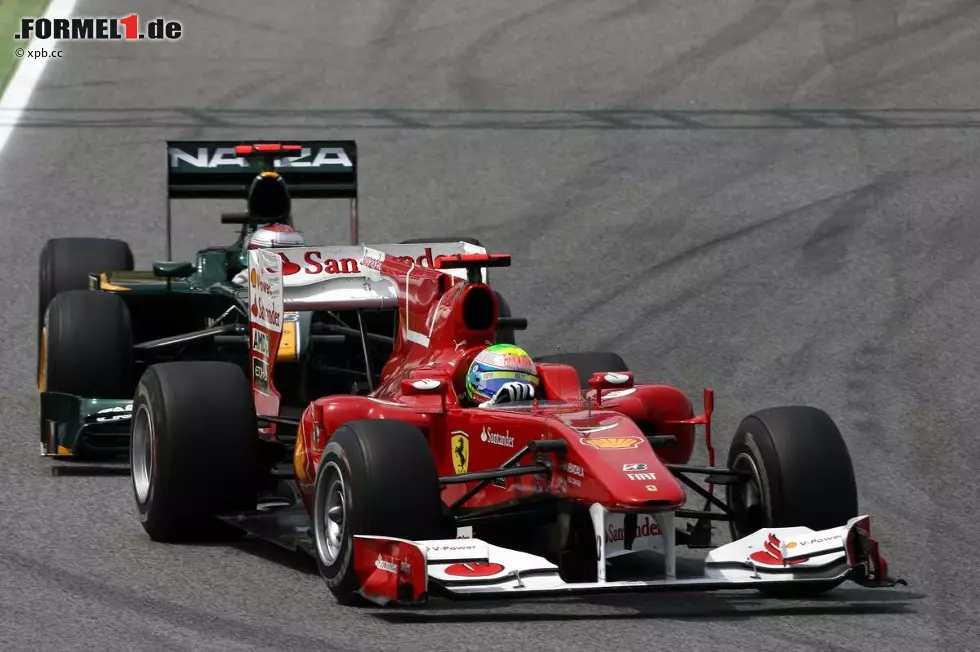 La Repubblica (Italien): "Webber fährt sein Auto, als wäre es eine Rakete. Er feiert spät Erfolg in seiner Karriere, doch er verspricht, dass er um den WM-Titel kämpfen wird. Alonso profitiert von Hamiltons K.O. und landet auf Platz zwei. Napoleon wollte nur Generäle an seiner Seite haben, die Glück hatten. Montezemolo denkt dasselbe und setzt daher auf ganz Alonso. Massa von den Erfolgsträumen in die Krise. Unter dem Druck Alonsos ist der Brasilianer offiziell nur noch der zweite Pilot Maranellos, er will aber bei Ferrari bleiben." Foto zur News: La Repubblica (Italien): "Webber fährt sein Auto, als wäre es eine Rakete. Er feiert spät Erfolg in seiner Karriere, doch er verspricht, dass er um den WM-Titel kämpfen wird. Alonso profitiert von Hamiltons K.O. und landet auf Platz zwei. Napoleon wollte nur Generäle an seiner Seite haben, die Glück hatten. Montezemolo denkt dasselbe und setzt daher auf ganz Alonso. Massa von den Erfolgsträumen in die Krise. Unter dem Druck Alonsos ist der Brasilianer offiziell nur noch der zweite Pilot Maranellos, er will aber bei Ferrari bleiben."