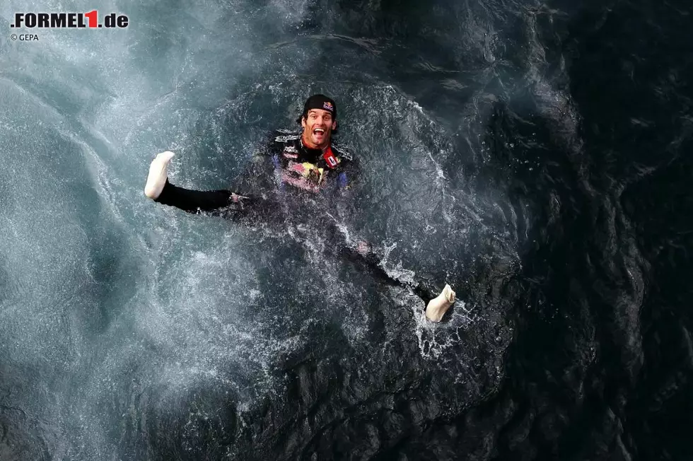 Foto zur News: Aber "Aussies" machen keine halben Sachen, also sprang Webber später auch noch ins Meer. Wir gratulieren zum ersten australischen Monte-Carlo-Sieg seit Jack Brabham 1959, Mark!