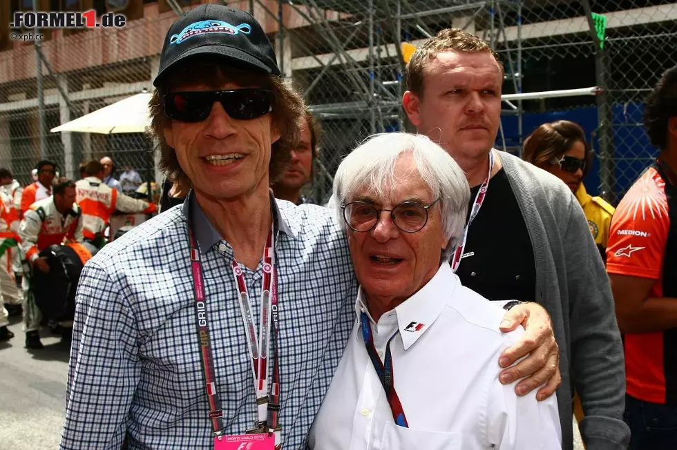 Foto zur News: "Rolling Stone" Mick Jagger mit Bernie Ecclestone.