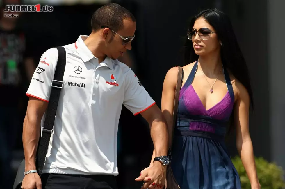 Foto zur News: Lewis Hamilton über Freundin Nicole Scherzinger: &quot;Sie ist das schönste Mädchen! Während der Rennen ist sie immer ganz aufgeregt. Manchmal kann ich sie auf den Videowalls herumhüpfen sehen. Sie ist da unglaublich nervös...&quot;