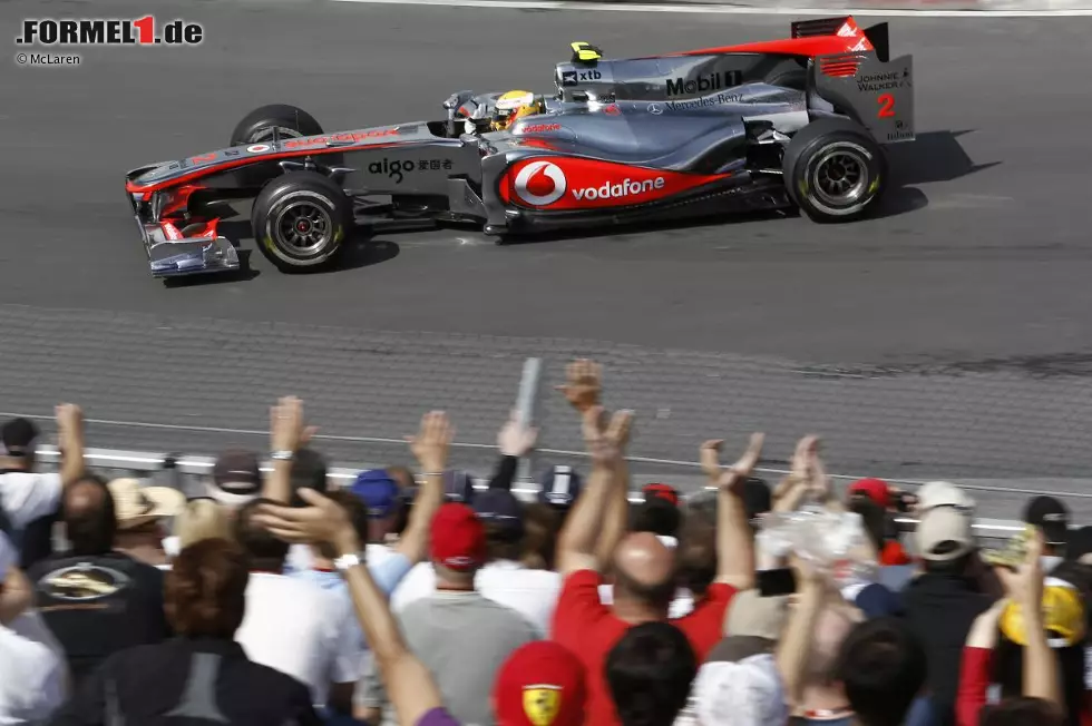 Foto zur News: Dass er sich auf dem Circuit Gilles Villeneuve wohl fühlt, sieht man dem Weltmeister von 2008 richtig an...