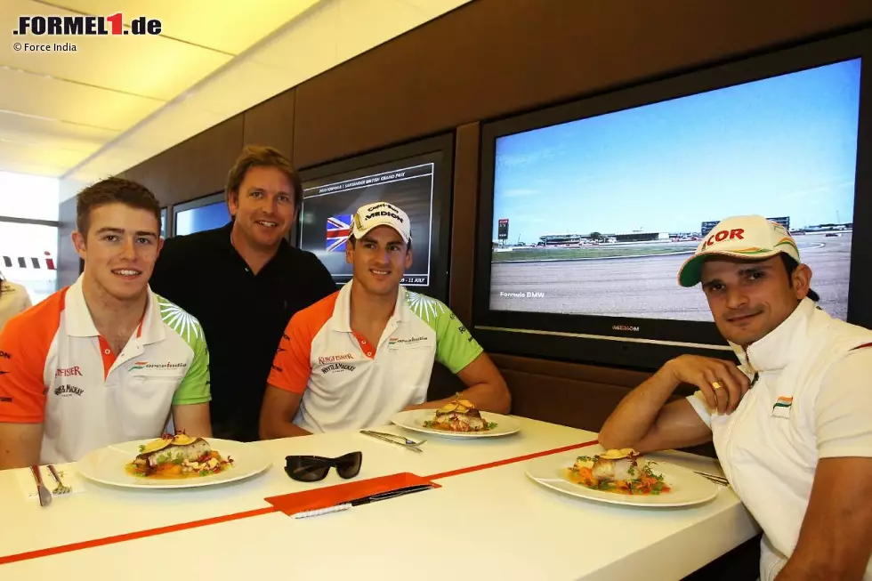 Und weil es sich auf leeren Magen bekanntlich nicht gut trinkt, wurden Adrian Sutil und Co. von Starkoch James Martin bekocht... Foto zur News: Und weil es sich auf leeren Magen bekanntlich nicht gut trinkt, wurden Adrian Sutil und Co. von Starkoch James Martin bekocht...