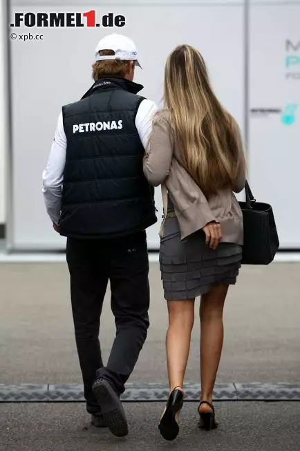 Designt wurde die Lotus-Hospitality übrigens von Vivian Sibold, einer jungen Deutschen, die in Mailand Innenarchitektur studiert hat - und zufällig mit Nico Rosberg zusammen ist. Der weiß anscheinend ganz genau, welche Vorzüge seine Freundin sonst noch hat... Foto zur News: Designt wurde die Lotus-Hospitality übrigens von Vivian Sibold, einer jungen Deutschen, die in Mailand Innenarchitektur studiert hat - und zufällig mit Nico Rosberg zusammen ist. Der weiß anscheinend ganz genau, welche Vorzüge seine Freundin sonst noch hat...