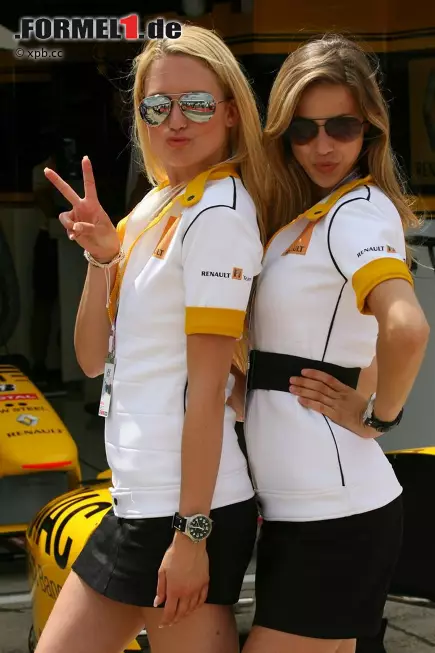 Foto zur News: Aber auch das Renault-Team muss sich mit seinem optischen Aufputz nicht verstecken.