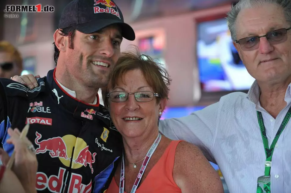 Foto zur News: Sieger Mark Webber mit Mutter Diane und Vater Alan.