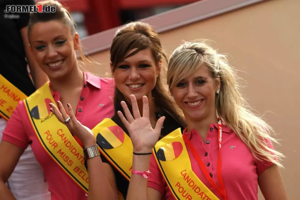 Die Kandidatinnen für die Wahl zur Miss Belgien unterstützten den Grand Prix in Spa-Francorchamps als optischer Aufputz. Foto zur News: Die Kandidatinnen für die Wahl zur Miss Belgien unterstützten den Grand Prix in Spa-Francorchamps als optischer Aufputz.