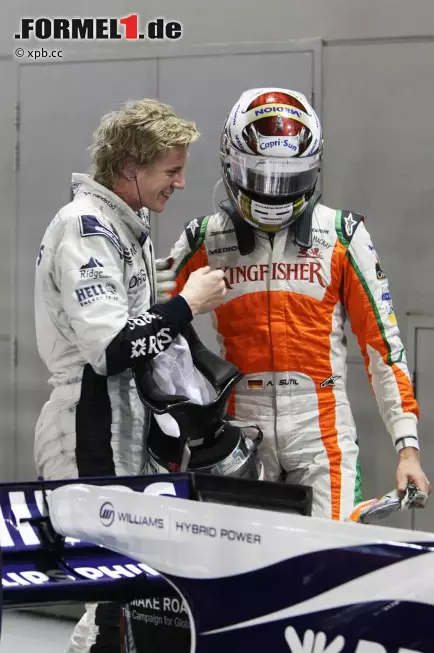 Direkt nach der Zieldurchfahrt hatten Nico Hülkenberg und Adrian Sutil noch gut lachen, später erhielten aber beide eine 20-Sekunden-Zeitstrafe wegen Abkürzens einer Schikane. Felipe Massa war der lachende Dritte und rückte vom zehnten auf den achten Platz auf. Foto zur News: Direkt nach der Zieldurchfahrt hatten Nico Hülkenberg und Adrian Sutil noch gut lachen, später erhielten aber beide eine 20-Sekunden-Zeitstrafe wegen Abkürzens einer Schikane. Felipe Massa war der lachende Dritte und rückte vom zehnten auf den achten Platz auf.