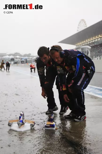 Foto zur News: ... und Red Bull versucht es mit einem Katamaran.