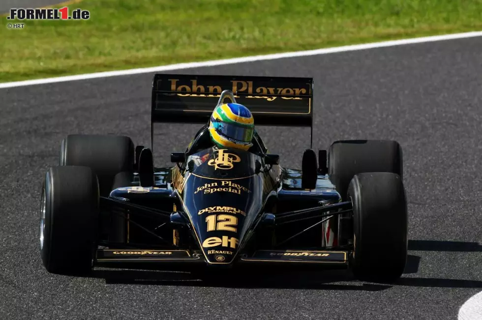 Foto zur News: Ayrton Senna ist in Suzuka auch 16 Jahre nach seinem Tod ein Mythos, seine Fanartikel werden am meisten verkauft. Deswegen dreht Neffe Bruno eine Demorunde in einem Lotus 97T aus der Saison 1985.