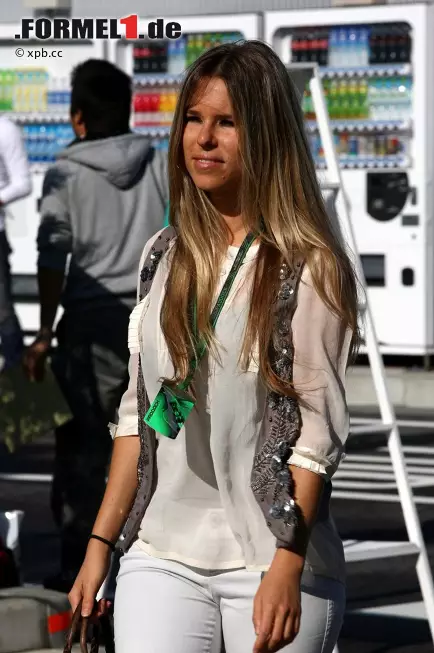 Foto zur News: Nico Rosbergs Freundin Vivian Sibold zeigt sich in diesem Jahr häufiger bei den Grands Prix, als das früher der Fall war.