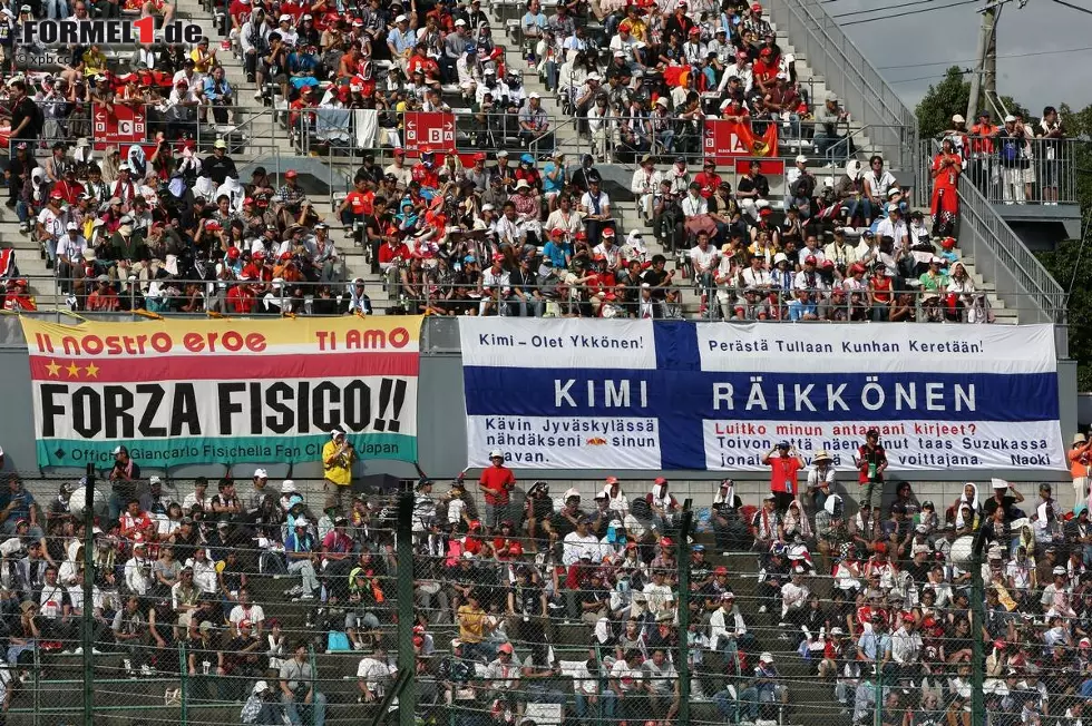 Foto zur News: Ein Jahr zu spät: Für die Fans von Giancarlo Fisichella und Kimi Räikkönen ist anscheinend die Zeit stehen geblieben.