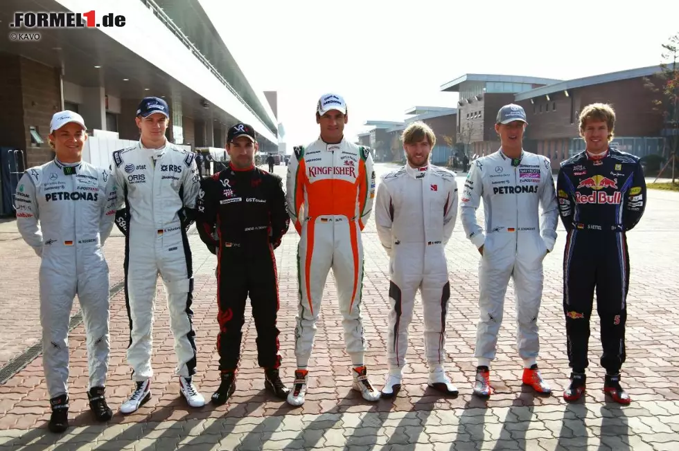 Und dann gab es noch ein Siebener-Foto der Formel-1-Deutschen. Von links nach rechts: Nico Rosberg, Nico Hülkenberg, Timo Glock, Adrian Sutil, Nick Heidfeld, Michael Schumacher und Sebastian Vettel. Foto zur News: Und dann gab es noch ein Siebener-Foto der Formel-1-Deutschen. Von links nach rechts: Nico Rosberg, Nico Hülkenberg, Timo Glock, Adrian Sutil, Nick Heidfeld, Michael Schumacher und Sebastian Vettel.